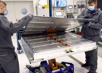 Modern electric cars offset emissions from battery production faster - Ifeu study