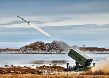 Боеприпасы для NASAMS, HIMARS а артиллерии калибра 155 мм: США передают Украине новый пакет военной помощи