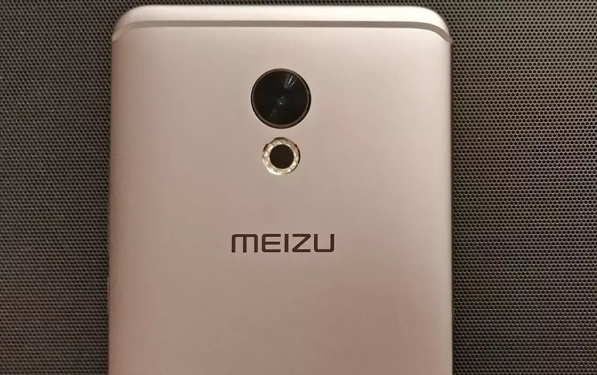 Новые фото Meizu 15 Plus: как iPhone X, только без выреза