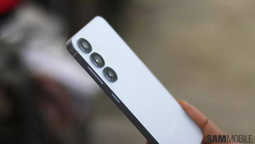 Samsung Galaxy S25 Enterprise: на одно обновление Android больше