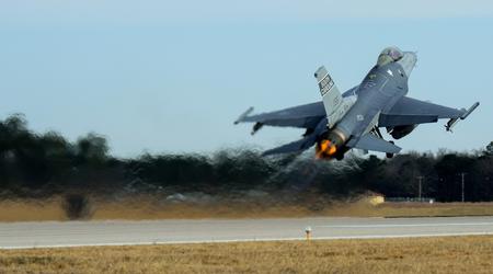 La Thailandia ritarda l'acquisto di nuovi jet da combattimento per sostituire i vecchi F-16A/B Fighting Falcon