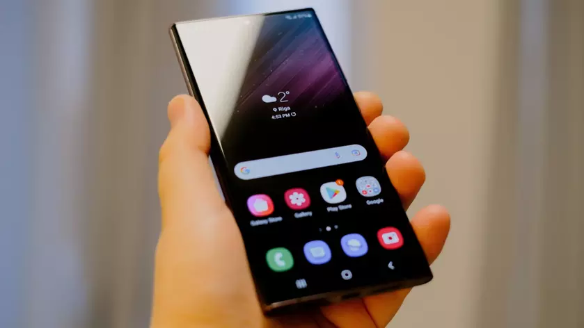 На складах Samsung остаётся до 50 млн смартфонов, которые компания не может продать