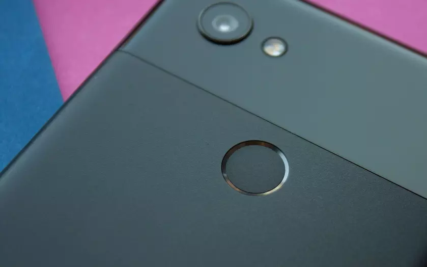 Опубликовано видео с распаковкой смартфона Google Pixel 3 XL