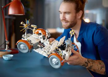 LEGO представила набор NASA Apollo Lunar Roving Vehicle, он состоит из 1913 деталей и стоит $219