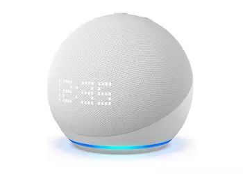Amazon опустила цену на Echo Dot 5 Gen: смарт-колонка со встроенными часами и Alexa за $39