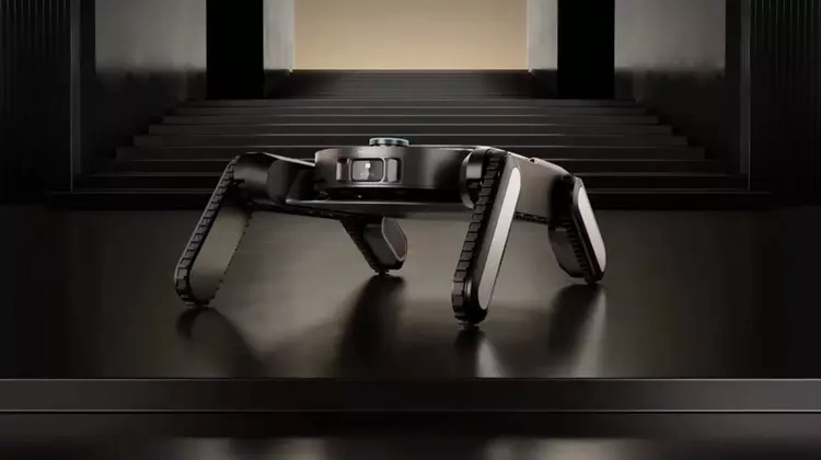 Его не остановят даже лестницы: Dreame представила концепт необычного робота-пылесоса на гусеничной платформе