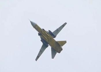 Ukraińskie samoloty szturmowe Su-24M z pociskami Storm Shadow pojawiają się na wideo
