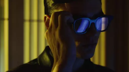 Facebook та Ray-Ban розробляють «розумні» окуляри, які зможуть повністю замінити смартфон