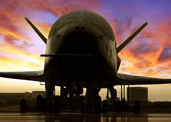 Засекреченный орбитальный самолёт Boeing X-37B провёл на орбите 900 дней