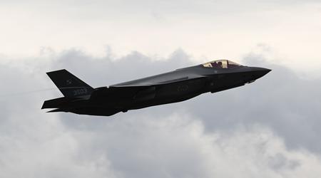 F-35B-jagerfly testet med hell med det nye LRASM-antiskipsmissilet