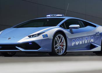 Six special supercars: Lamborghini celebrates 20 years of co-operation with the Italian police force