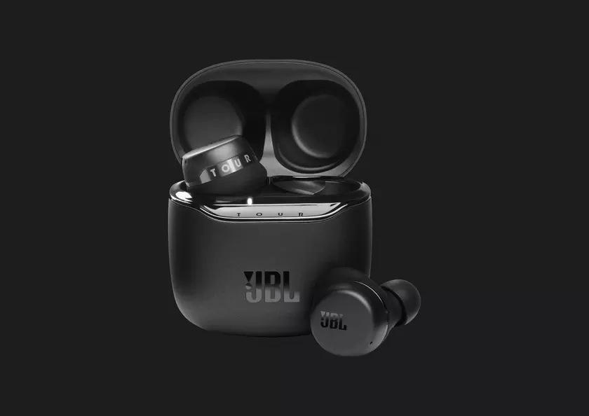 JBL Tour PRO+ с ANC и беспроводной зарядкой можно купить на Amazon со скидкой $100