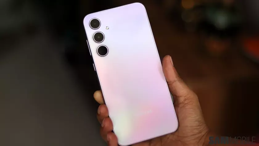 Samsung Galaxy A35: Свежий патч безопасности уже на борту!