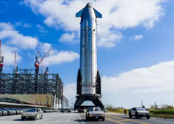 Еволюція залізного монстра: SpaceX викотила перший ...