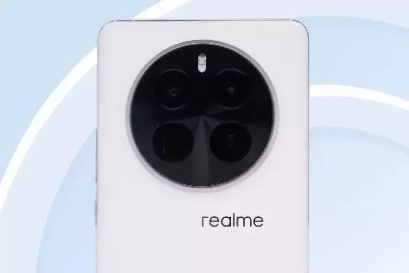 Основной датчик Sony Lytia LYT-T808, перископ и ультраширокий объектив: инсайдер рассказал какие камеры получит флагман realme GT 5 Pro