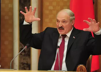 Лукашенко покатался на Tesla и захотел, чтобы в Белоруссии сделали такую же