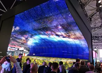 Фото дня: эффектные прозрачные OLED-панели LG