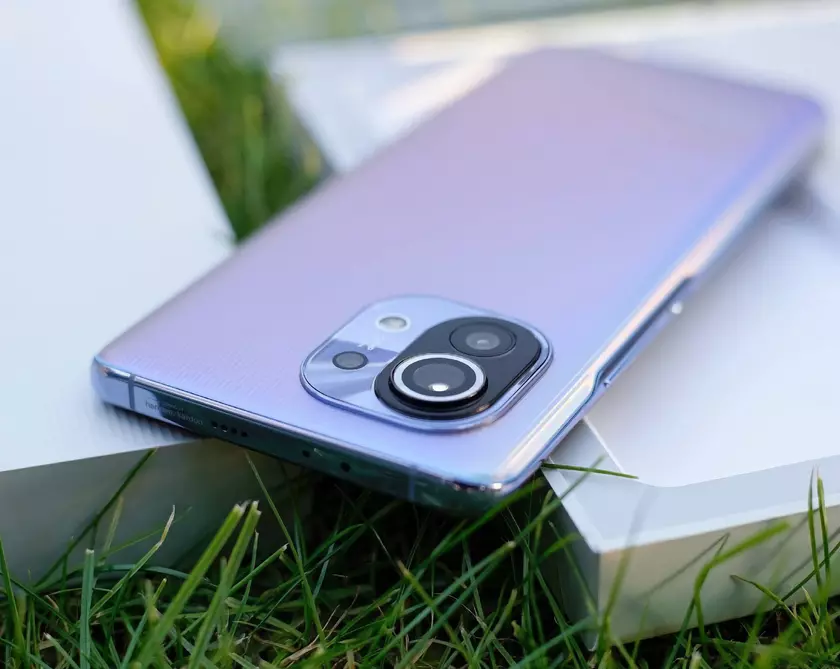 В сеть утекли подробные характеристики и новые изображения 4G-версии Xiaomi Mi 11 Lite