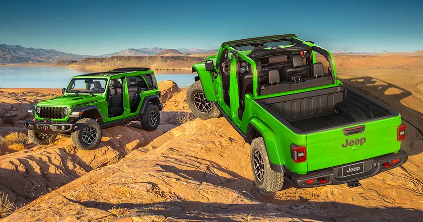 Зеленый наезд: Новый цвет 'Mojito Green' освежает Jeep Gladiator и Wrangler 2025!