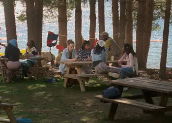 Samsung mocks iPhone owners in new Galaxy Flip 5 ad (video)