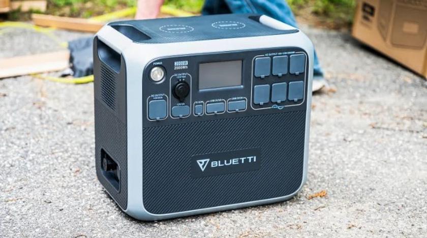 BLUETTI AC200P portable solar generator backup