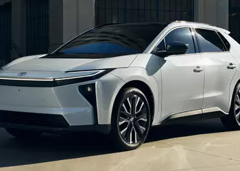 Toyota переименовала электрический кроссовер bZ4X для Америки, добавила запас хода и обновила дизайн для модели 2026 года