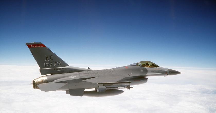 நேட்டோ MiG-29 மற்றும் F-16 சண்டை பால்கன் போர் விமானங்களை உக்ரைனுக்கு மாற்றும் யோசனைக்கு திரும்பியது.