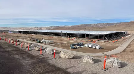 The main steel structure has been completed at the Tesla Semi plant
