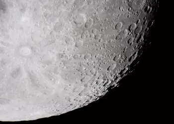 Космический стрим: NASA показало обратную сторону Луны в высоком качестве