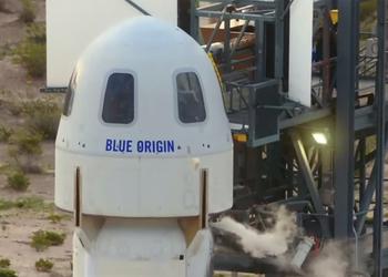 Основатель Amazon Джефф Безос тоже слетал в космос, а его компания Blue Origin установила несколько рекордов