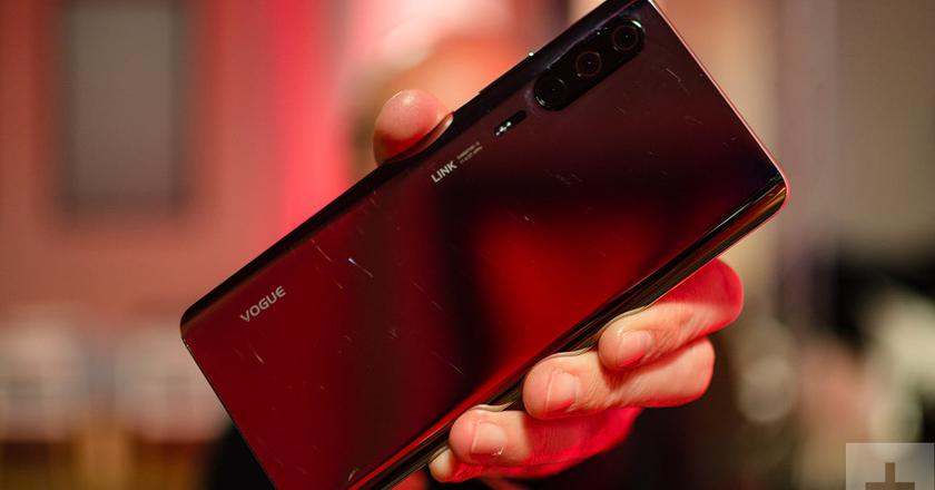 Huawei P30 Pro показали в руках главы компании и в рекламном ролике