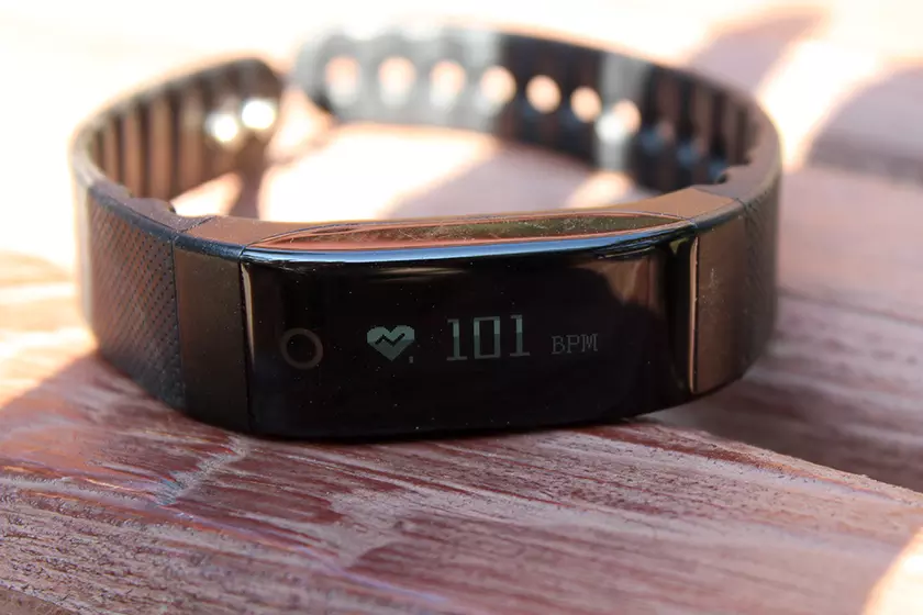 Обзор браслета SMA Band: фитнес-светофор