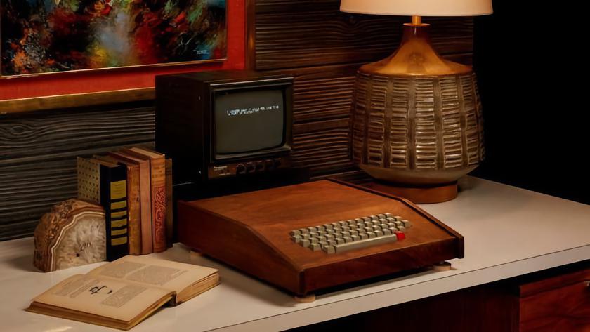 Компьютер Apple I в деревянном корпусе продан с аукциона за 500 тысяч долларов