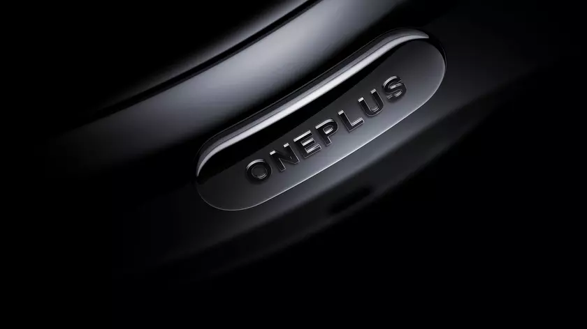 В сеть утекли характеристики OnePlus Watch: размер 46 мм, защита IP68, быстрая зарядка Warp Charge, 4 ГБ памяти и датчик SpO2