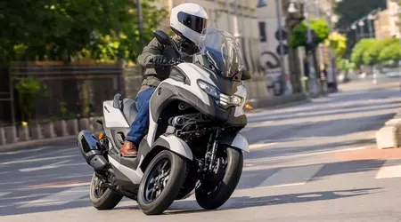 Yamaha Tricity 300: три колеса та подушка безпеки, щоб не полетіти у вічність