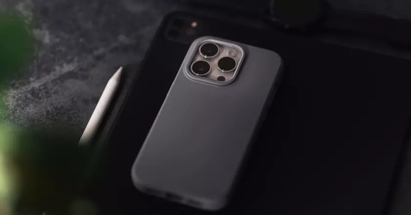 Великобритания планирует полностью запретить смартфоны в школах