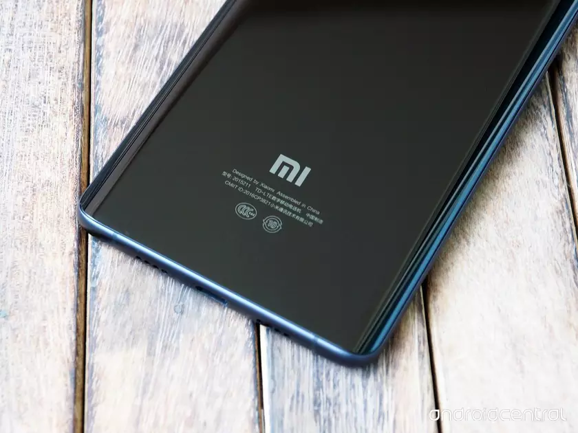 Xiaomi Mi 9 прошел сертификацию: тройная 48-мегапиксельная камера и Snapdragon 8150 подтвердились