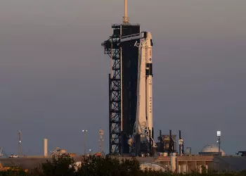 NASA экстренно отложило запуск корабля Crew Dragon с астронавтами на МКС за 150 секунд до старта, а SpaceX может установить историческое достижение