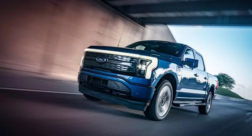 Электрические пикапы Ford F-150 Lightning подешевеют на $6000-10 000 с октября 2023 года