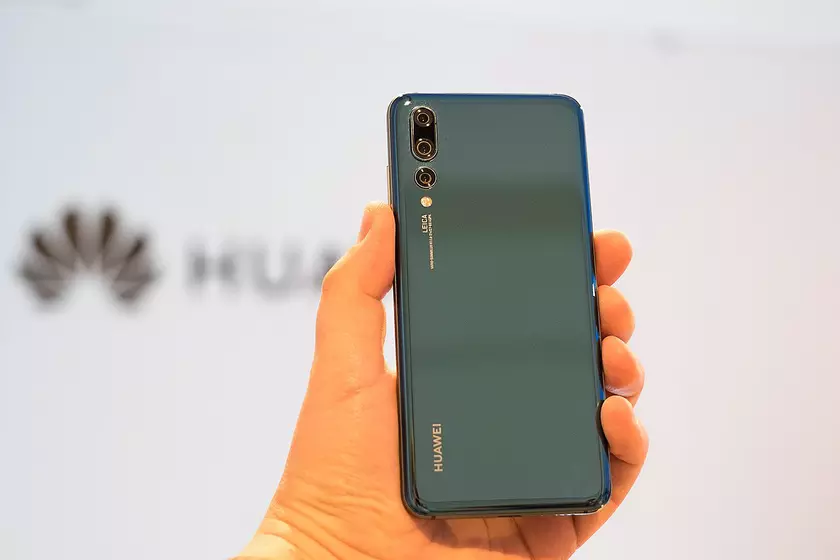 Флагманская линейка Huawei P20 2018 года начала получать HarmonyOS. Но пока обновление доступно не для всех