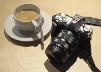 Такой же, только лучше. Olympus OM-D E-M5 Mark II своими глазами