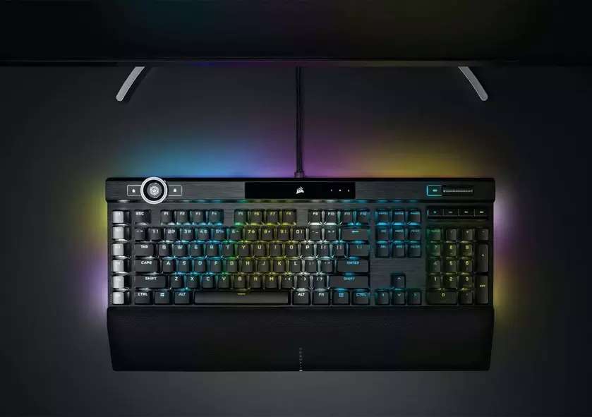 Клавиатуры Corsair K100 начали вести себя очень странно: они сами печатают и повторяют текст, введенный несколько дней назад