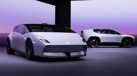 Les prototypes Honda 0 Saloon et Honda 0 SUV ont fait leurs débuts au CES 2025. La production débutera en 2026 à l'usine Honda EV Hub dans l'Ohio.