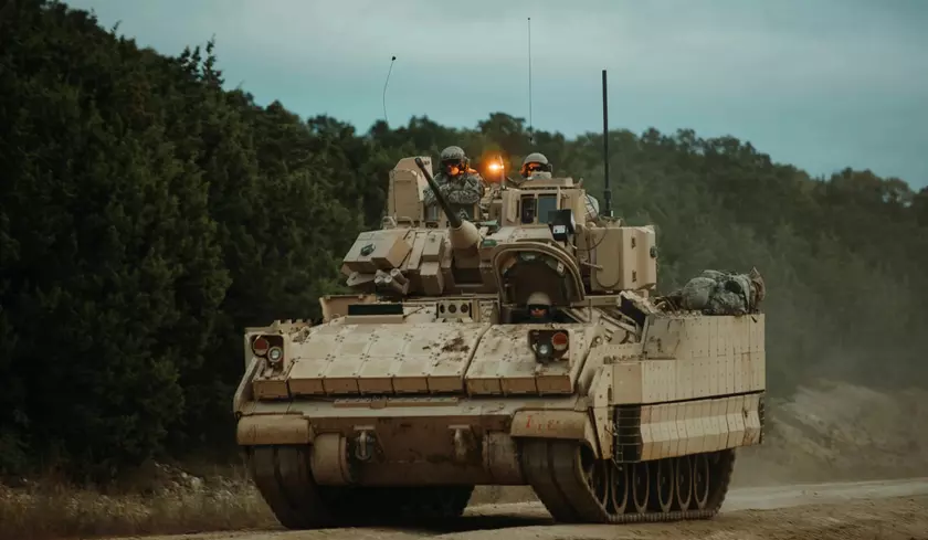 Армия США хочет модернизировать дополнительную партию боевых машин пехоты Bradley до уровня M2A4