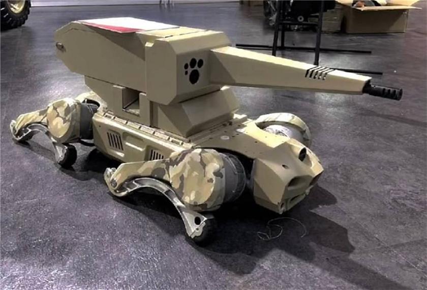 China presenta un perro-robot de combate con un cañón automático