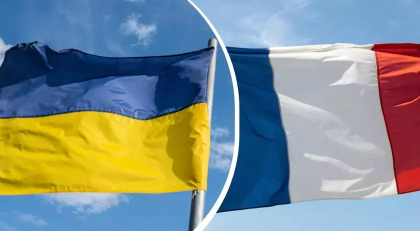 Расшифровка флагов: Цветовая символика Украины и Франции