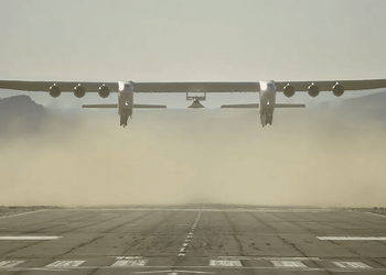 Stratolaunch впервые испытала самый большой в мире самолёт Roc с макетом гиперзвукового летательного аппарата Talon-A