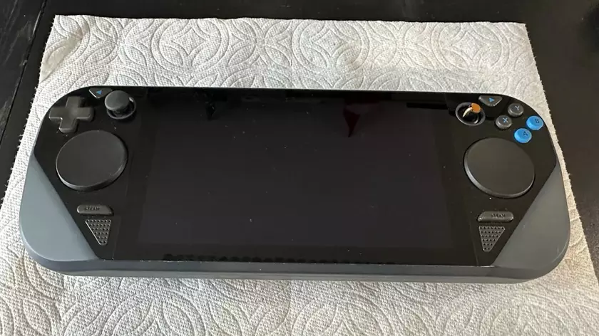Первый взгляд на прототип Steam Deck: чем порадовал Valve