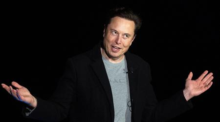 Musk has set up dormitories for employees at Twitter's headquarters. He himself often stays in the office overnight, too