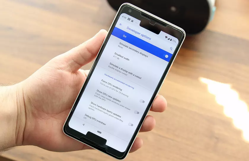 Android P показал будущее смартфонов с двумя вырезами. Выглядит не очень